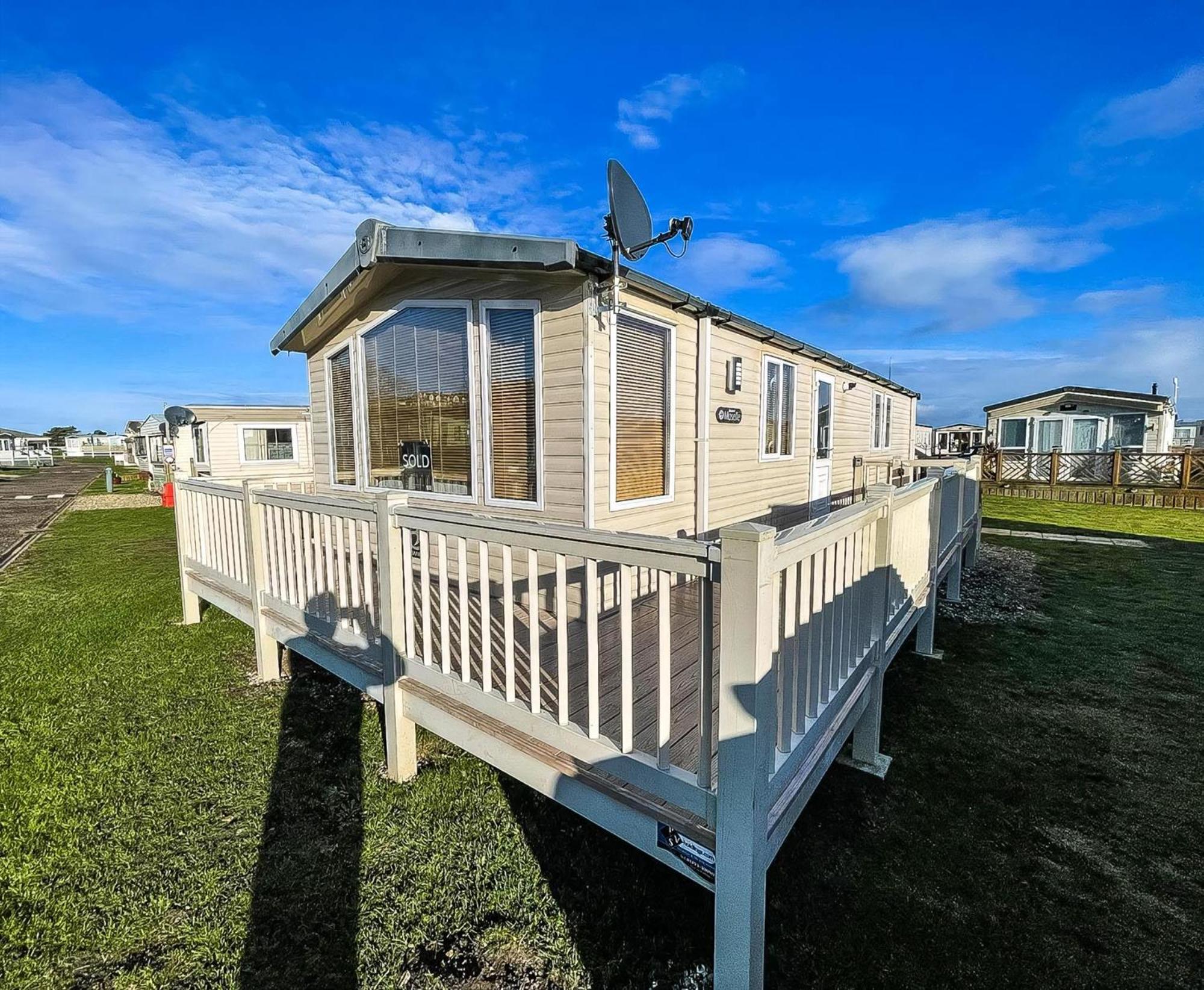 Lovely Caravan With Spacious Decking At North Denes In Suffolk, Ref 40134Nd Lowestoft Exterior foto